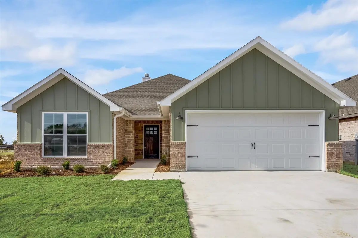 104 Maverick Trail, Valley View, TX 76272 - Image #1