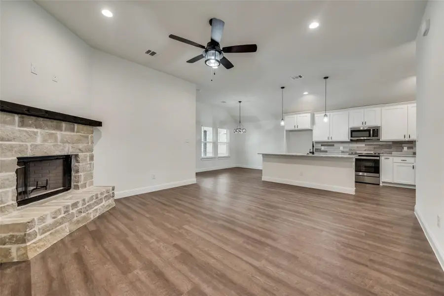 104 Maverick Trail, Valley View, TX 76272 - Image #3