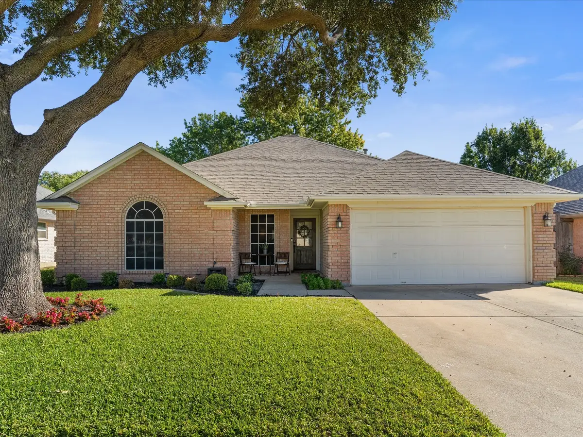 325 Cindy Lane, Saginaw, TX 76179 - Image #1