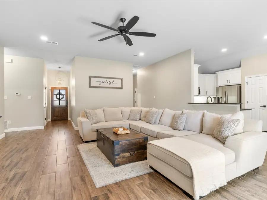 325 Cindy Lane, Saginaw, TX 76179 - Image #2