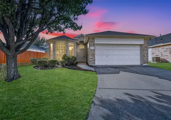 1016 Fairweather Drive, Fort Worth, TX 76120