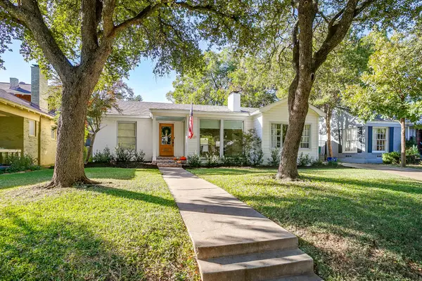 2121 Weatherbee Street, Fort Worth, TX 76110