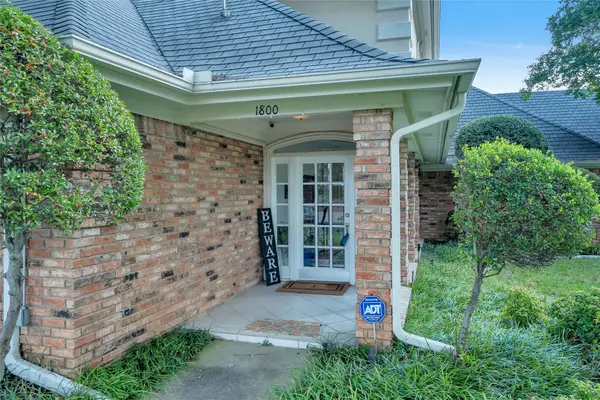 1800 Hampton Drive, Bedford, TX 76021