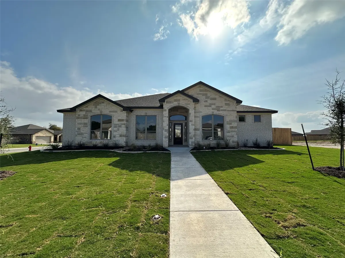 202 Lasso Loop, Lorena, TX 76655 - Image #1