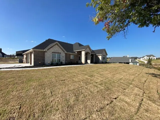 1042 Deer Island Court, Azle, TX 76020 - Image #2