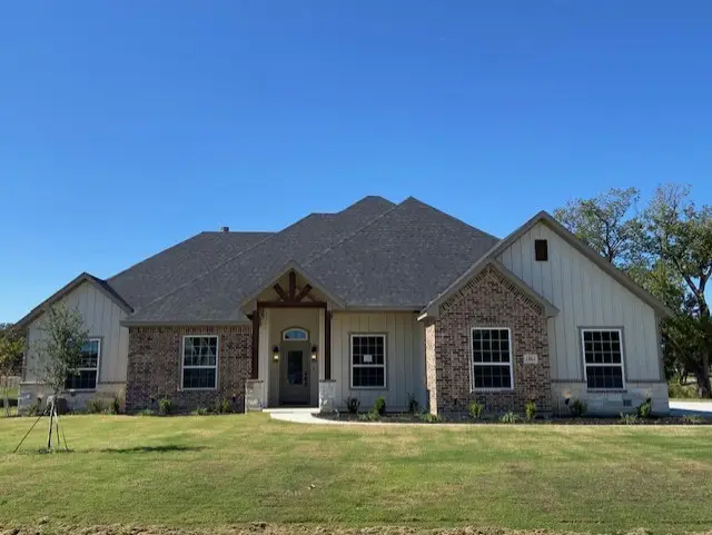 1004 Hennesay Park, Springtown, TX 76082 - Image #1