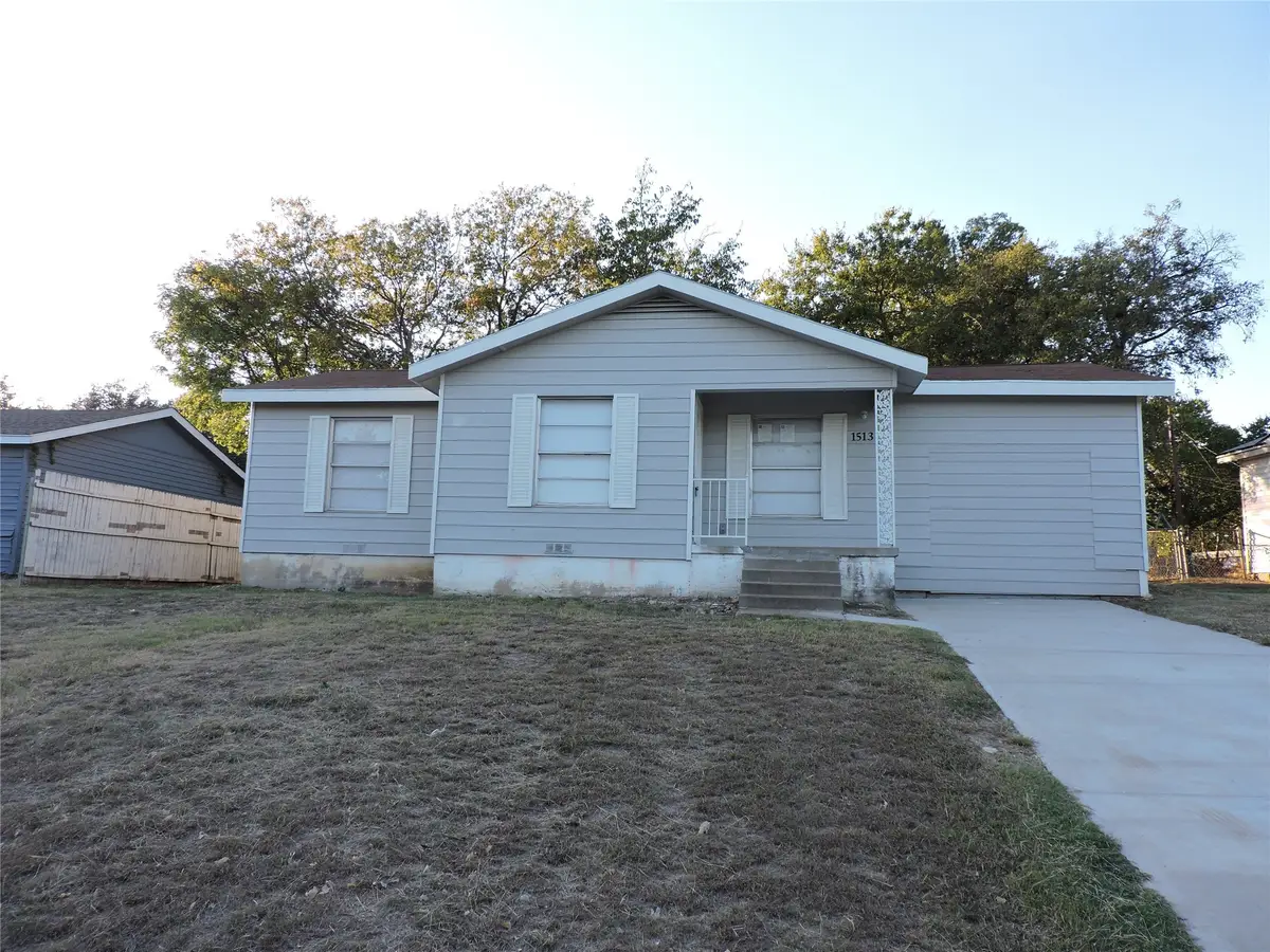 1513 Skyline Drive, River Oaks, TX 76114 - Image #1