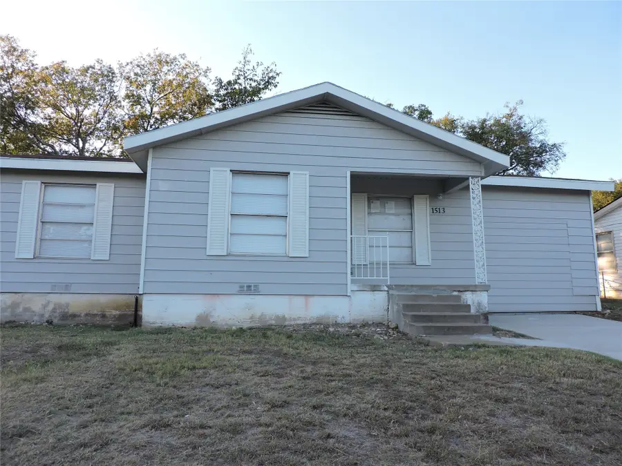 1513 Skyline Drive, River Oaks, TX 76114 - Image #2