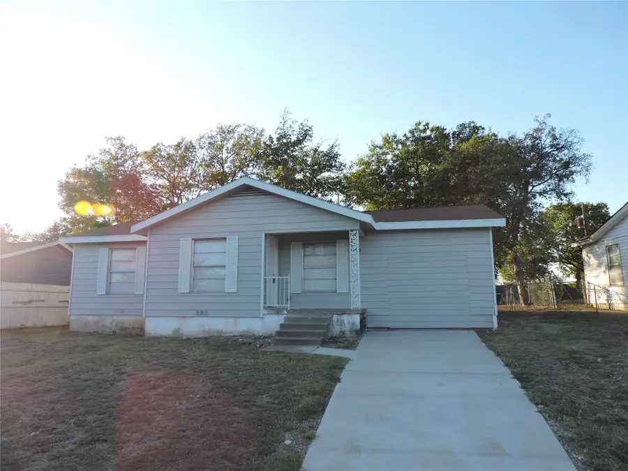 1513 Skyline Drive, River Oaks, TX 76114 - Image #3