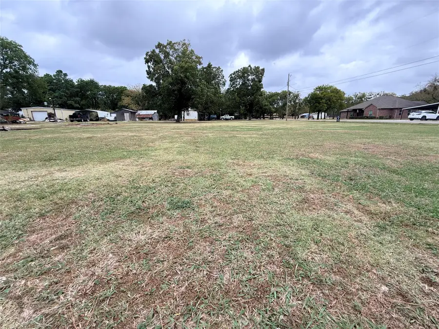 208 S Porch Street, Tioga, TX 76271 - Image #2