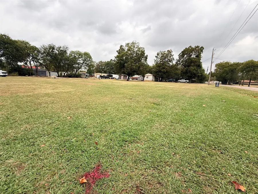 208 S Porch Street, Tioga, TX 76271 - Image #3