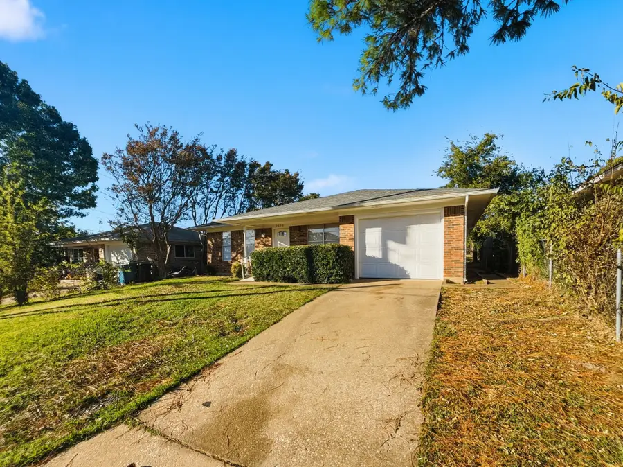 2923 W Parnell Street, Denison, TX 75020 - Image #2