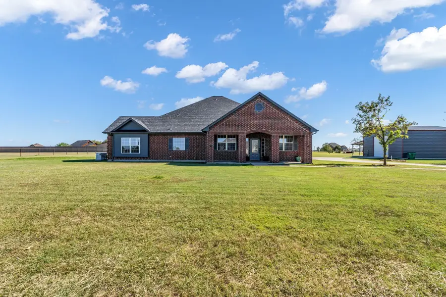 2320 Harvest Moon Lane, Sanger, TX 76266 - Image #2