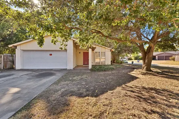 845 Willow Circle N, Burleson, TX 76028