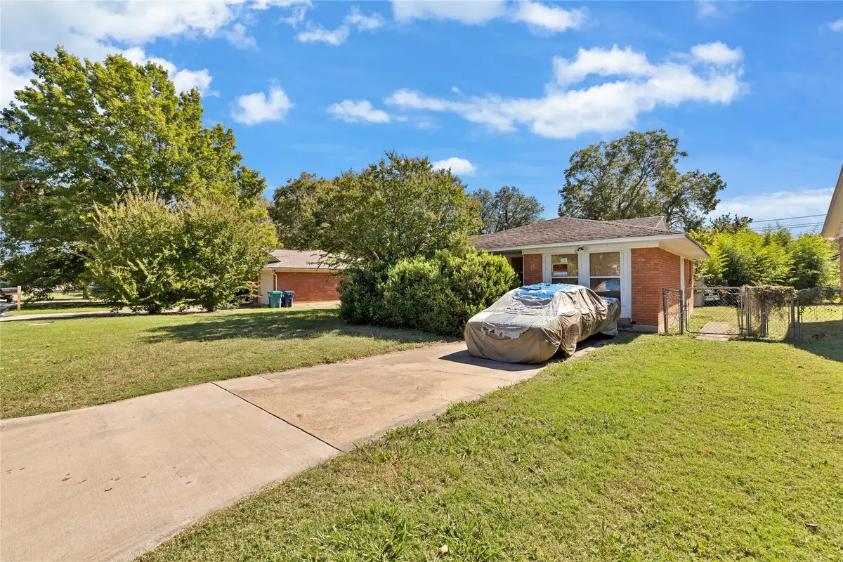 1004 Sierra Drive, Denton, TX 76209 - Image #1