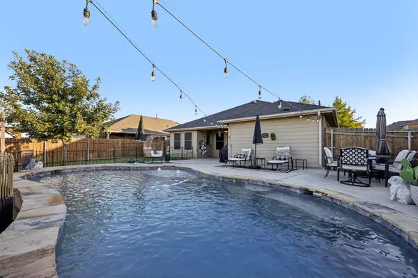 335 Coral Vine Lane, Burleson, TX 76028