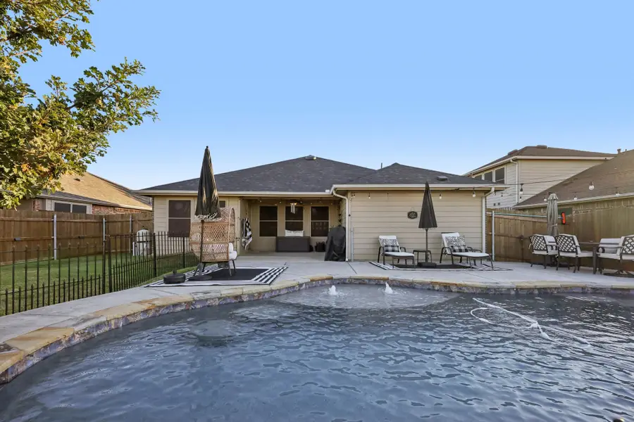 335 Coral Vine Lane, Burleson, TX 76028 - Image #2