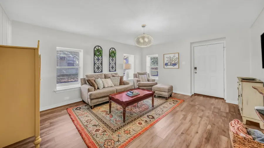 408 E Akard Street, Weatherford, TX 76086 - Image #2