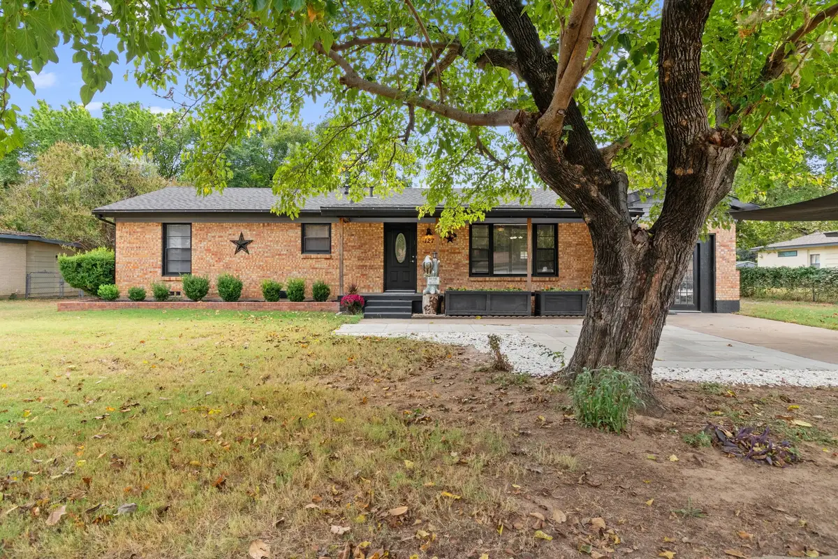 127 W Cedar Street, Hurst, TX 76053 - Image #1