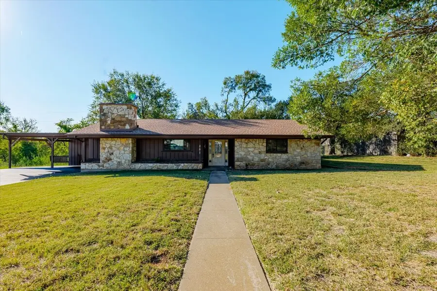201 NW 31st Street, Mineral Wells, TX 76067 - Image #2