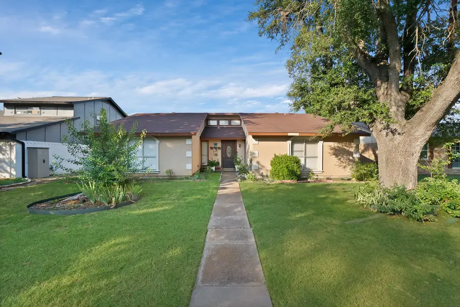 2913 Green Oaks Drive, Garland, TX 75040 - Image #2