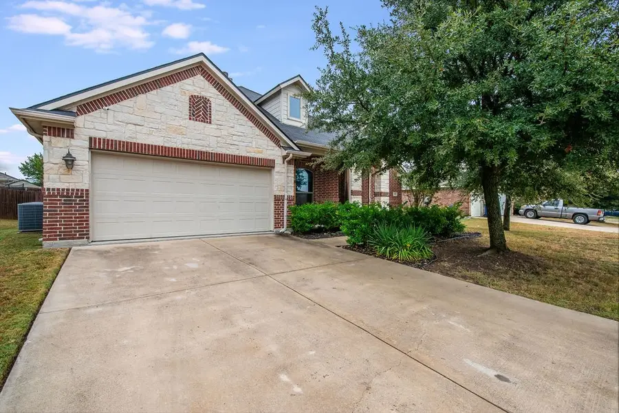 556 Bretts Way, Burleson, TX 76028 - Image #3