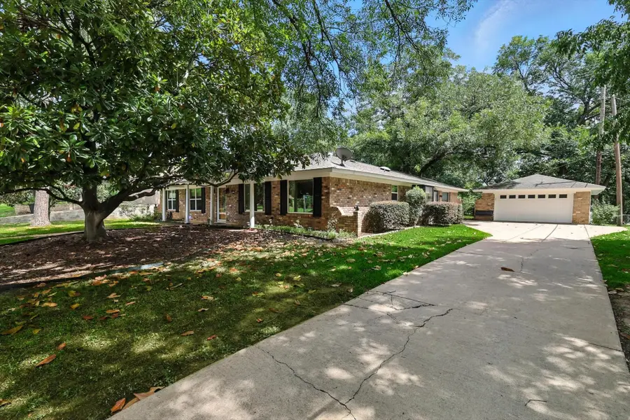 503 Summit Ridge Drive, Euless, TX 76039 - Image #2