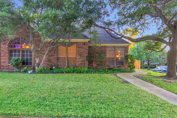 9224 Highedge Circle, Dallas, TX 75238