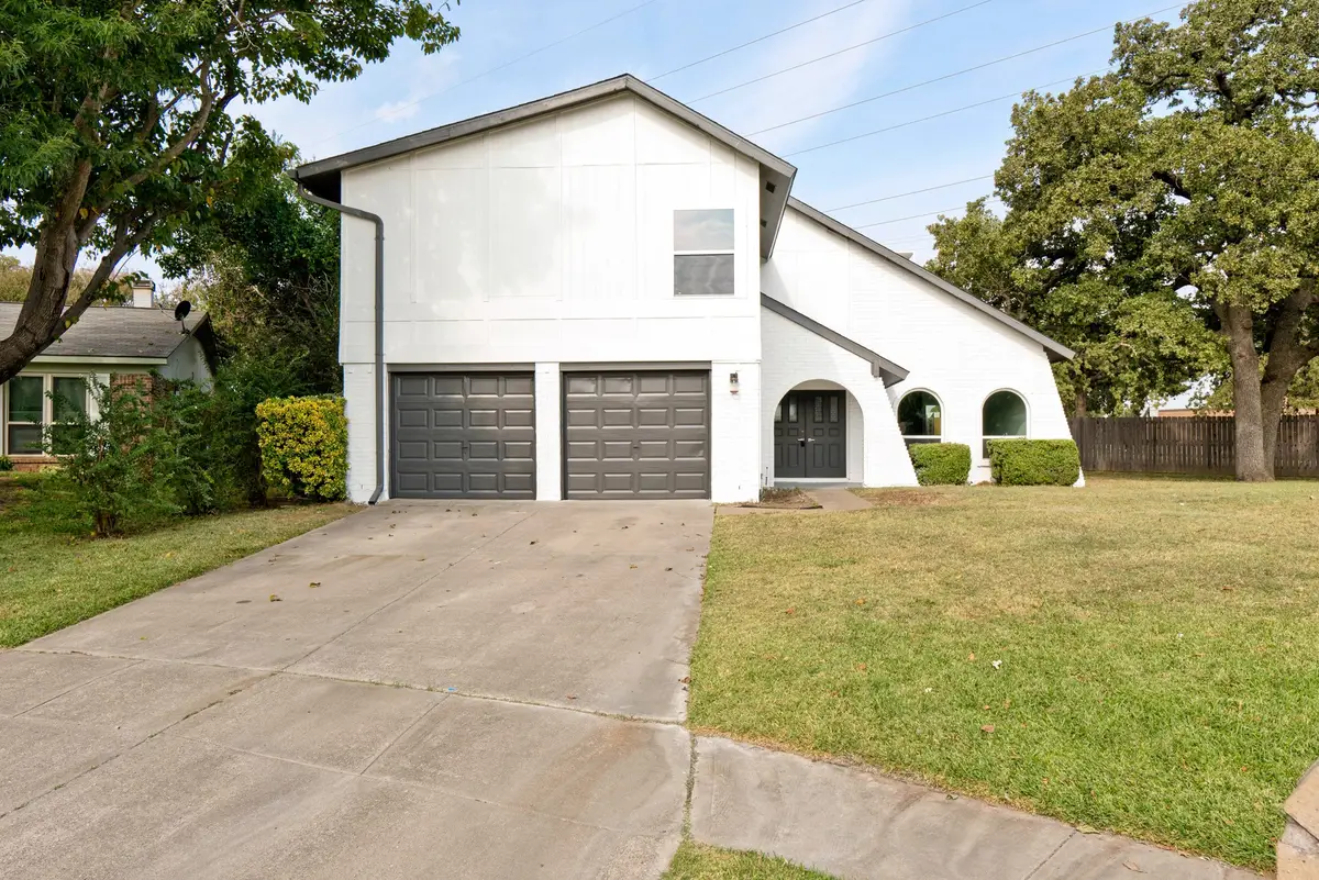 3152 Woodbridge Drive, Bedford, TX 76021 - Image #1