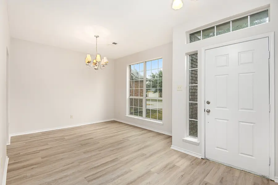 9025 Winding River Drive, Fort Worth, TX 76118 - Image #3