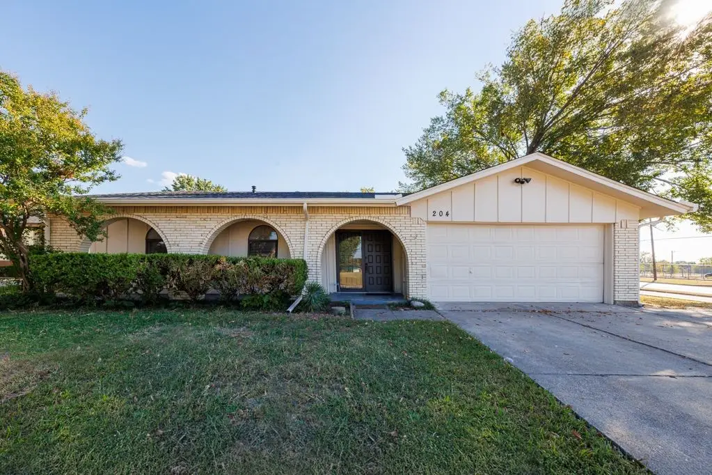 204 E Grubb Drive, Mesquite, TX 75149 - Image #1