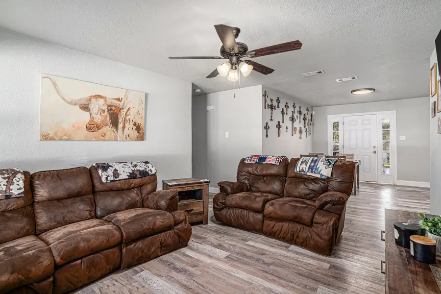 807 Poindexter Avenue, Cleburne, TX 76033 - Image #3