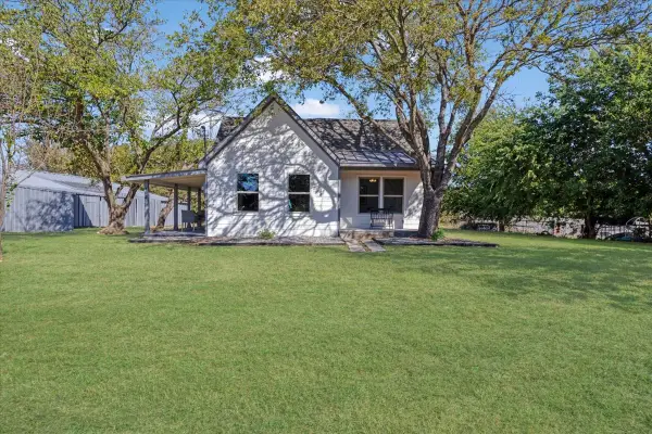 402 W Sam Rayburn Road, Ector, TX 75439