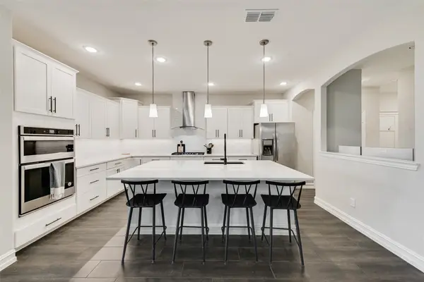 924 Crest Breeze Drive, Fort Worth, TX 76052