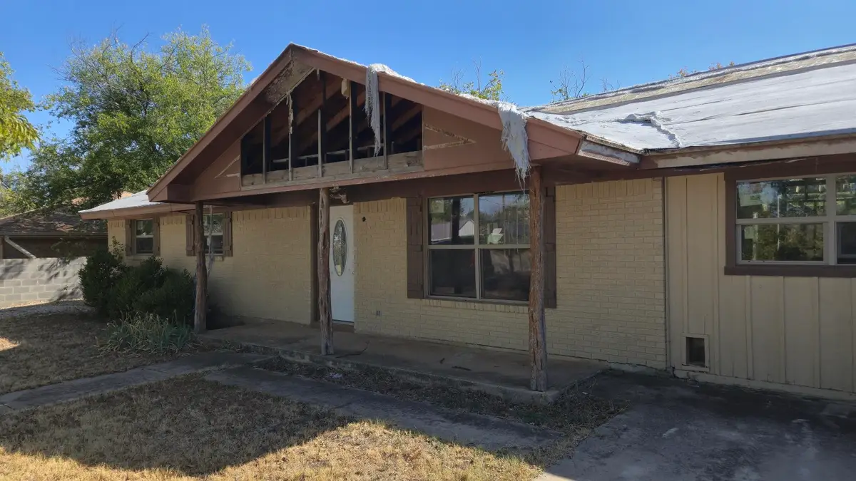 809 W Liveoak Street, Coleman, TX 76834 - #1