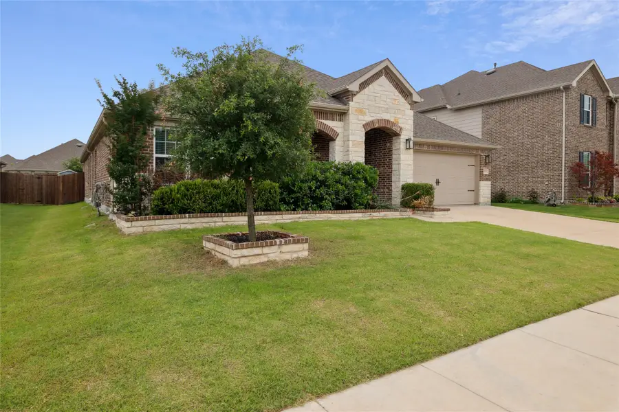 933 Basket Willow Terrace, Fort Worth, TX 76052 - Image #2