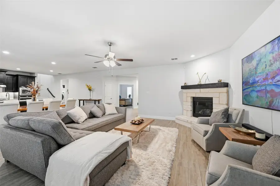 813 Comal Drive, Mansfield, TX 76063 - Image #2