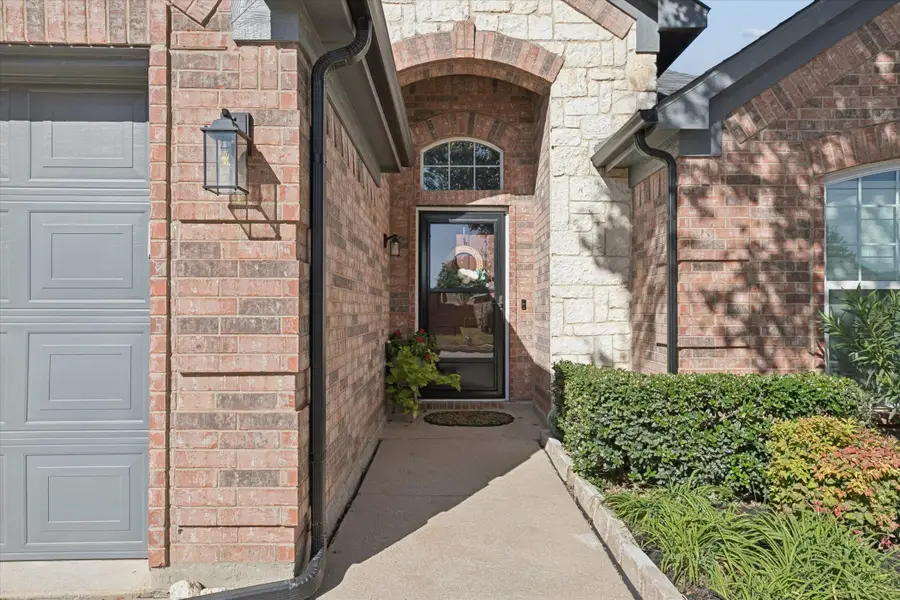 10841 Middleglen Road, Fort Worth, TX 76052 - Image #3