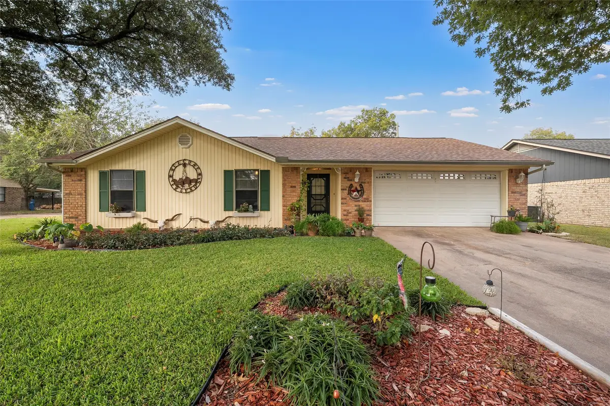 221 Crockett Lane, Hewitt, TX 76643 - #1