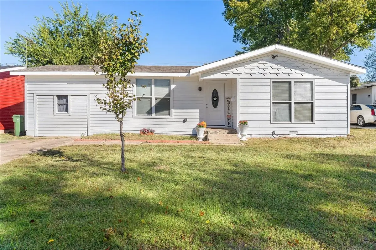 6621 Onyx Drive N, North Richland Hills, TX 76180 - Image #1