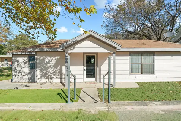 302 W Decatur Street, Chico, TX 76431
