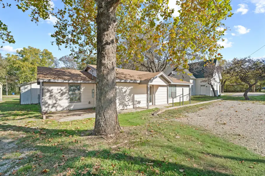 302 W Decatur Street, Chico, TX 76431 - Image #2