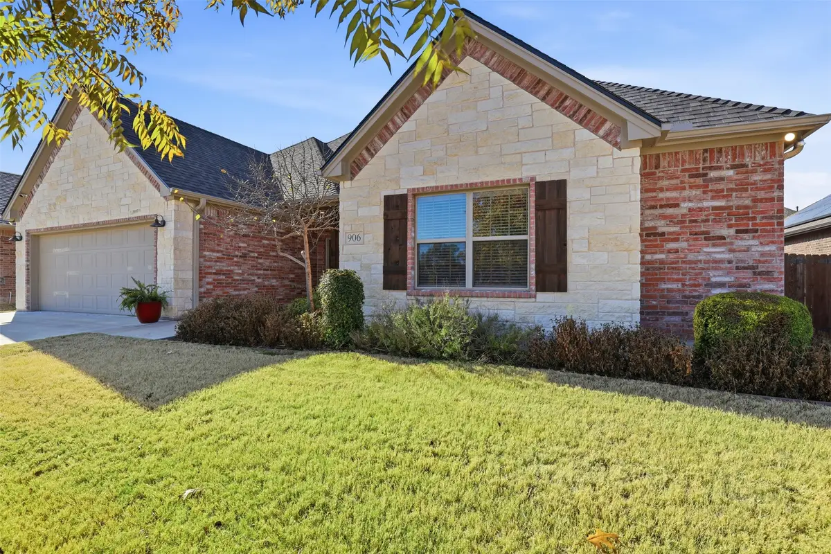 906 Chestnut Grove Drive, Cleburne, TX 76033 - Image #1