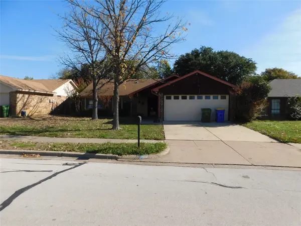 8232 Meadowbrook Drive, Watauga, TX 76148