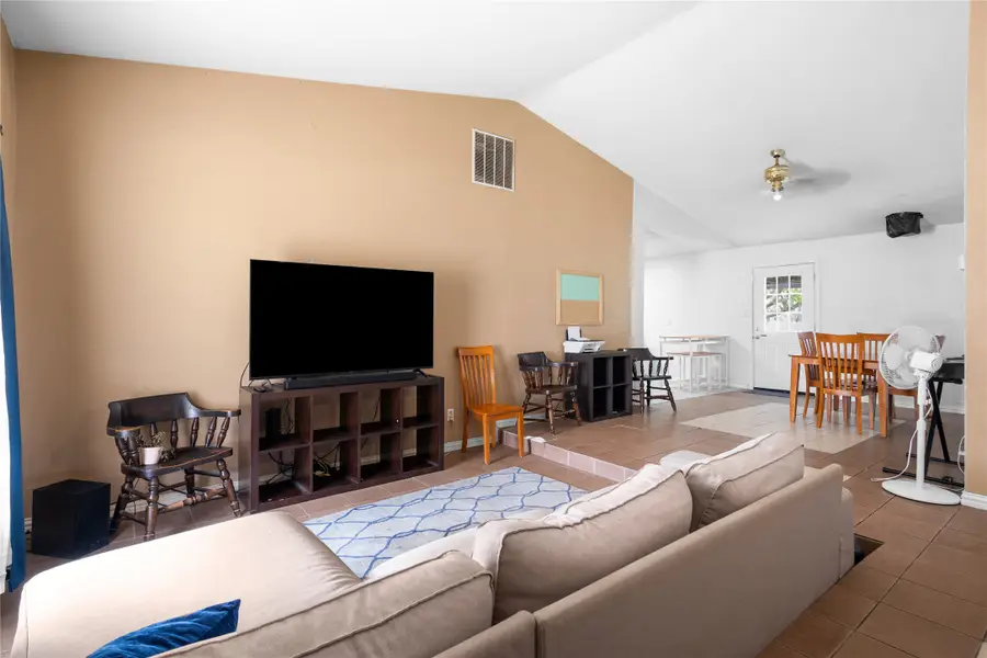 473 Clearfield Drive, Garland, TX 75043 - Image #3