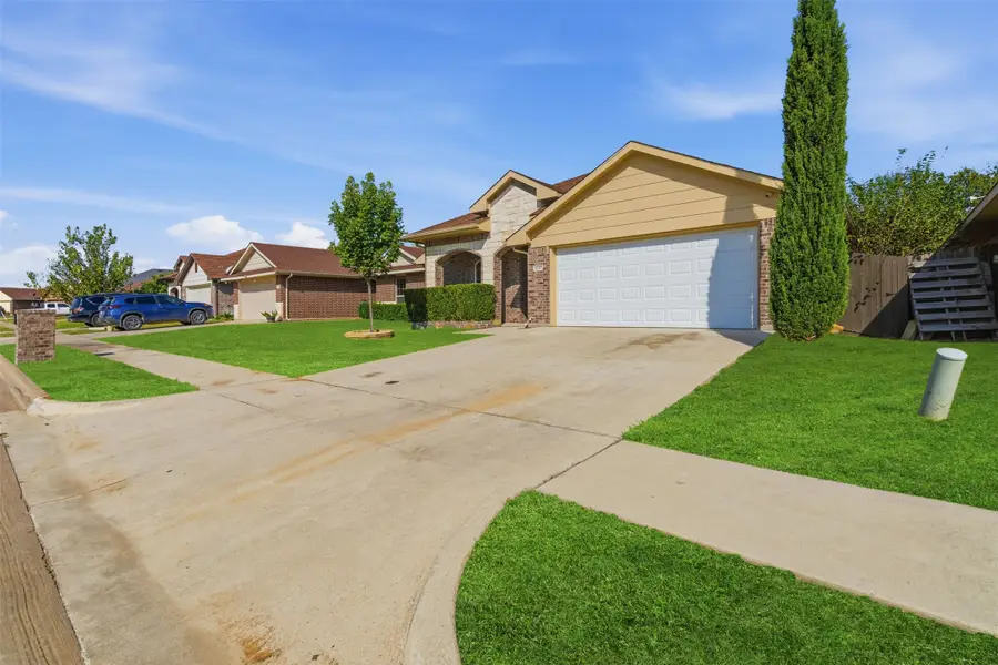 3137 Royal Crest Drive, Fort Worth, TX 76140 - Image #2