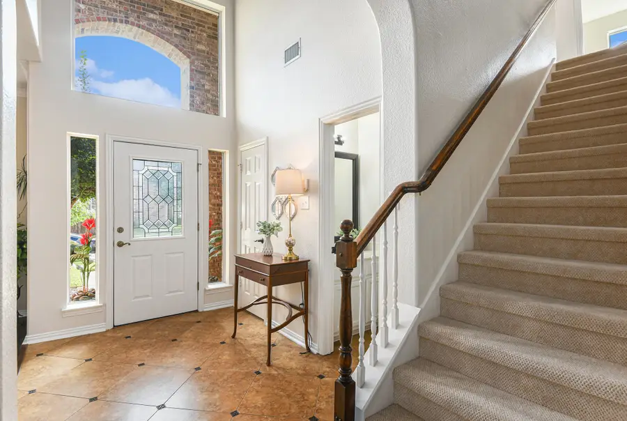 521 Austin Oaks Drive, Grapevine, TX 76051 - Image #3