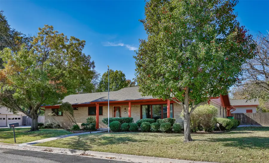 417 Willow Way, Gainesville, TX 76240 - Image #2