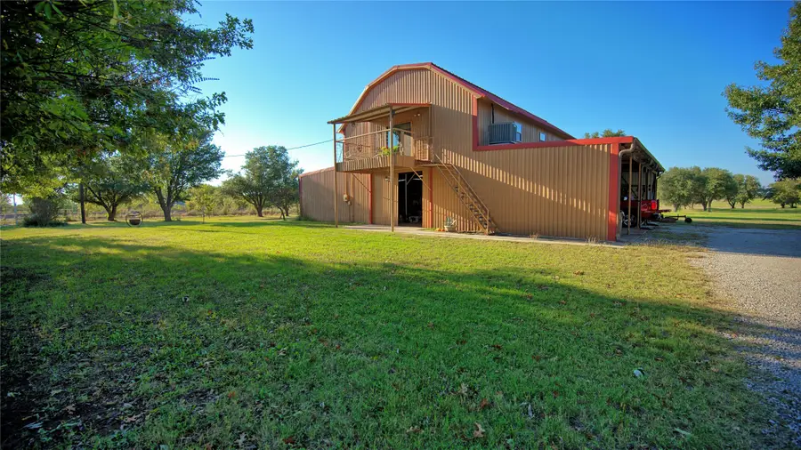 712 Front Street, Sunset, TX 76270 - Image #2