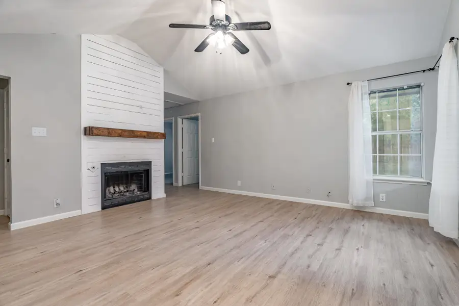 913 Brittany Drive, Denton, TX 76209 - Image #2